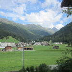 Aussicht vom Balkon Ricxhtung Dischmatal im Sommer